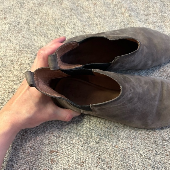 Madewell Nico Taupe Gray Chelsea Suede Boot - Picture 9 of 10
